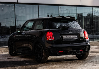 Подержанный автомобиль MINI Hatch 2020 года (8 фото)