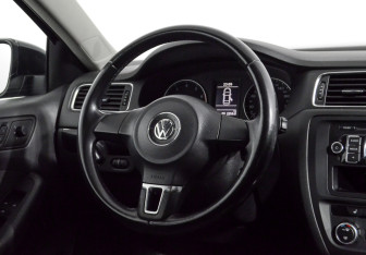 Подержанный автомобиль Volkswagen Jetta Sedan 2013 года (16 фото)