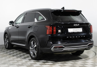Подержанный автомобиль Kia Sorento 2022 года (7 фото)