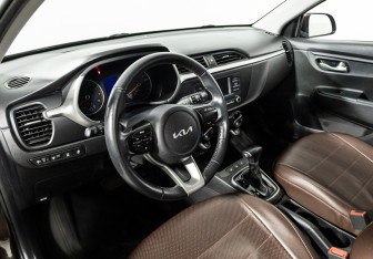 Подержанный автомобиль Kia Rio Hatchback 2021 года (11 фото)
