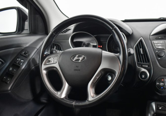 Подержанный автомобиль Hyundai ix35 2014 года (14 фото)