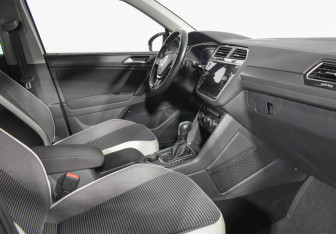 Подержанный автомобиль Volkswagen Tiguan 2020 года (12 фото)