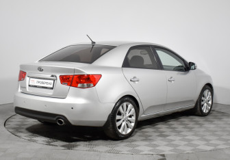 Подержанный автомобиль Kia Cerato Sedan 2011 года (5 фото)