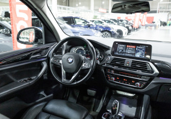 Подержанный автомобиль BMW X3 2018 года (21 фото)