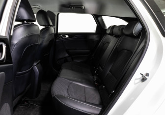 Подержанный автомобиль Kia Ceed Wagon 2019 года (24 фото)