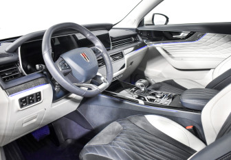 Подержанный автомобиль Hongqi HS5 2024 года (9 фото)