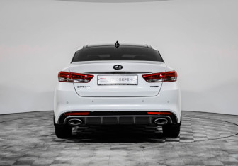 Подержанный автомобиль Kia Optima Sedan 2018 года (6 фото)