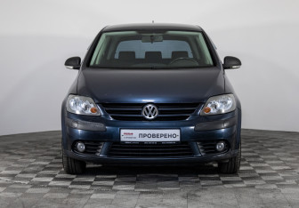 Подержанный автомобиль Volkswagen Golf Plus 2008 года (2 фото)