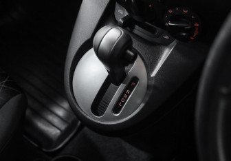 Подержанный автомобиль Mazda Demio 2012 года (16 фото)