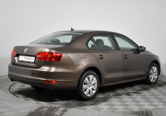 Подержанный автомобиль Volkswagen Jetta Sedan 2012 года (5 фото)