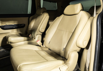 Подержанный автомобиль Kia Carnival 2019 года (10 фото)