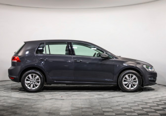 Подержанный автомобиль Volkswagen Golf Hatchback 2015 года (4 фото)