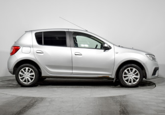 Подержанный автомобиль Renault Sandero 2021 года (4 фото)