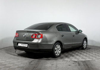 Подержанный автомобиль Volkswagen Passat Sedan 2006 года (5 фото)