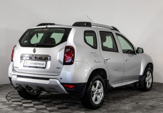 Подержанный автомобиль Renault Duster 2016 года (5 фото)