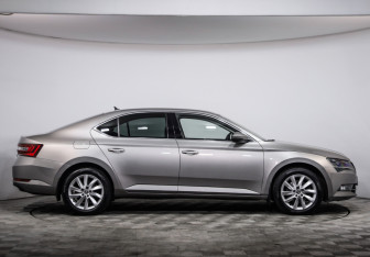 Подержанный автомобиль Skoda Superb Liftback 2018 года (4 фото)