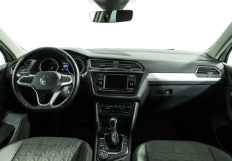 Подержанный автомобиль Volkswagen Tiguan 2022 года (13 фото)