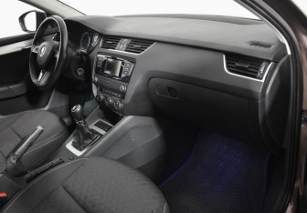 Подержанный автомобиль Skoda Octavia Liftback 2016 года (12 фото)