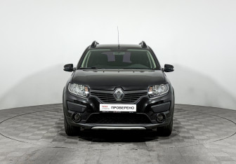 Подержанный автомобиль Renault Sandero 2016 года (2 фото)