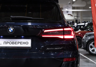 Подержанный автомобиль BMW X5 2020 года (16 фото)