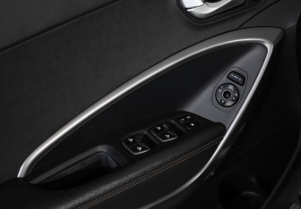 Подержанный автомобиль Hyundai Santa Fe 2012 года (13 фото)