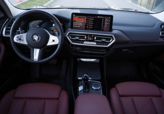 Подержанный автомобиль BMW X3 2024 года (8 фото)