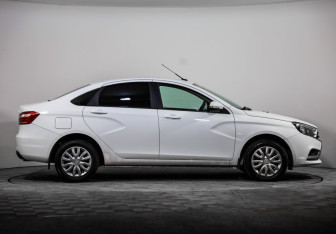 Подержанный автомобиль LADA (ВАЗ) Vesta Sedan 2017 года (4 фото)