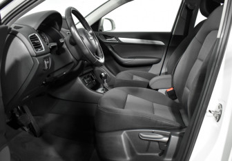 Подержанный автомобиль Audi Q3 2015 года (10 фото)