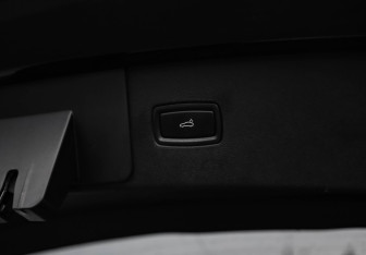 Подержанный автомобиль Porsche Cayenne 2018 года (38 фото)