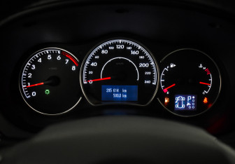 Подержанный автомобиль Renault Koleos 2013 года (16 фото)