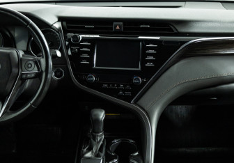 Подержанный автомобиль Toyota Camry Sedan 2019 года (14 фото)