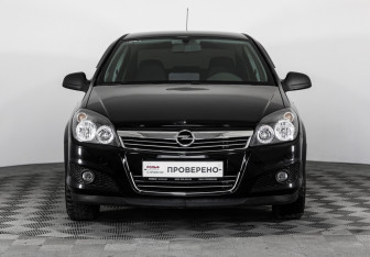 Подержанный автомобиль Opel Astra Sedan 2011 года (3 фото)