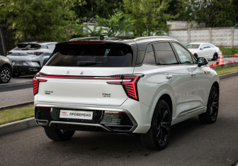 Подержанный автомобиль Hongqi HS3 2024 года (6 фото)