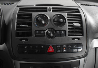 Подержанный автомобиль Mercedes-Benz Viano 2007 года (17 фото)