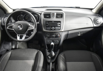 Подержанный автомобиль Renault Sandero 2020 года (13 фото)