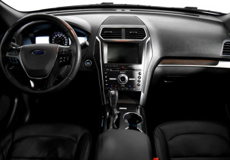 Подержанный автомобиль Ford Explorer 2018 года (16 фото)