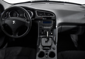 Подержанный автомобиль Peugeot 3008 2012 года (11 фото)