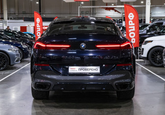 Подержанный автомобиль BMW X6 2020 года (8 фото)