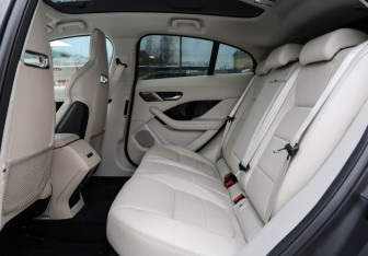 Подержанный автомобиль Jaguar I-Pace 2021 года (30 фото)