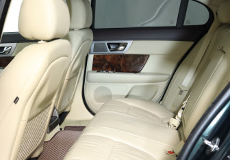 Подержанный автомобиль Jaguar XF Sedan 2008 года (19 фото)