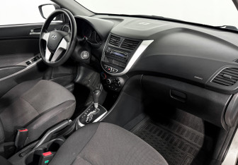 Подержанный автомобиль Hyundai Solaris Sedan 2011 года (13 фото)