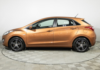 Подержанный автомобиль Hyundai i30 Hatchback 2015 года (8 фото)