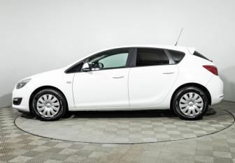 Подержанный автомобиль Opel Astra Hatchback 2014 года (8 фото)