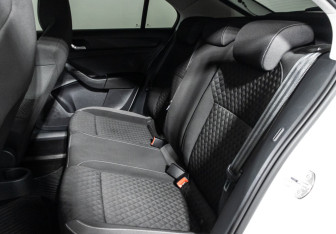 Подержанный автомобиль Skoda Rapid Liftback 2016 года (10 фото)