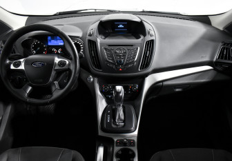 Подержанный автомобиль Ford Kuga 2013 года (14 фото)