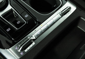 Подержанный автомобиль Kia Carnival 2022 года (25 фото)