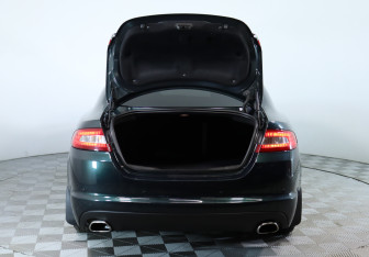 Подержанный автомобиль Jaguar XF Sedan 2008 года (7 фото)