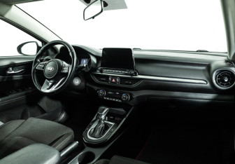 Подержанный автомобиль Kia Cerato Sedan 2020 года (10 фото)