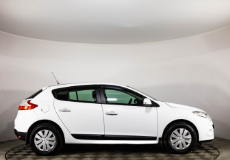 Подержанный автомобиль Renault Megane Hatchback 2011 года (4 фото)