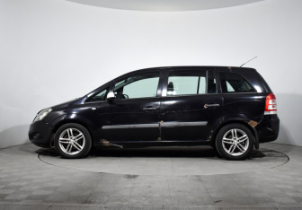 Подержанный автомобиль Opel Zafira Compactvan 2008 года (8 фото)